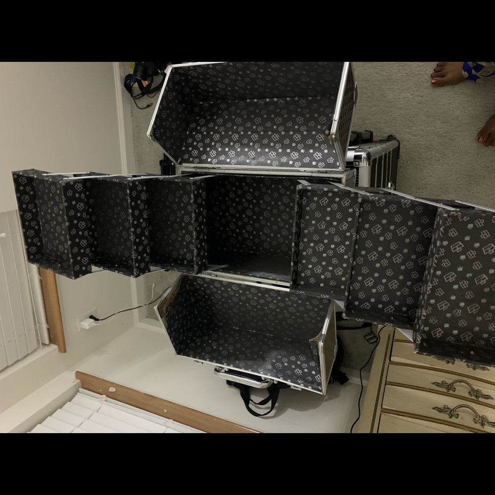 Makeup Train Caae - Picture 13 of 14